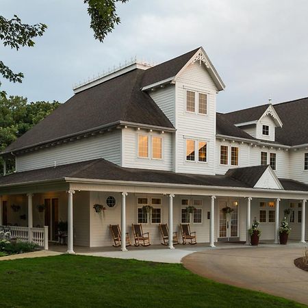 The Oakwood Inn Okoboji Ngoại thất bức ảnh