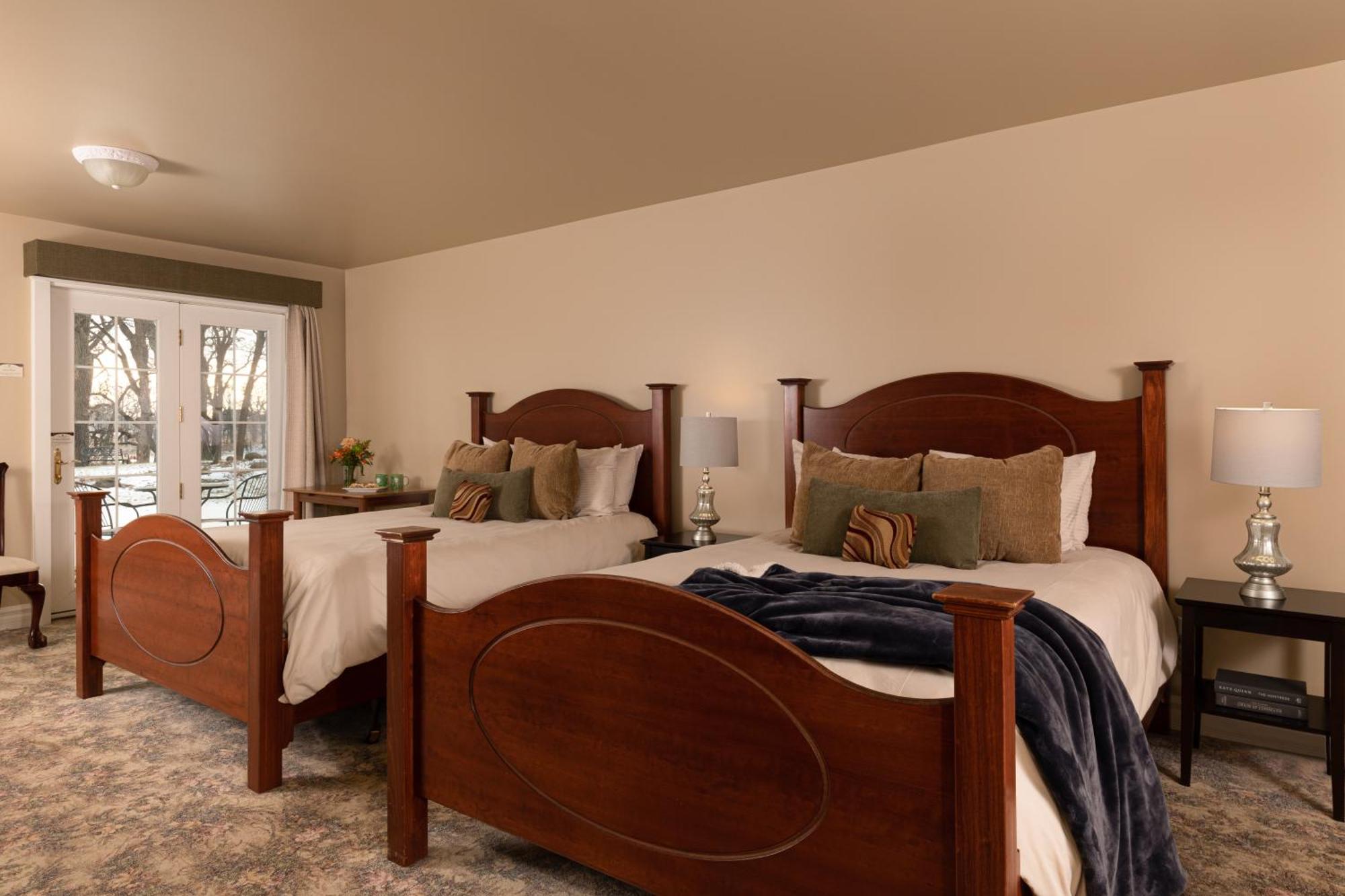 The Oakwood Inn Okoboji Ngoại thất bức ảnh