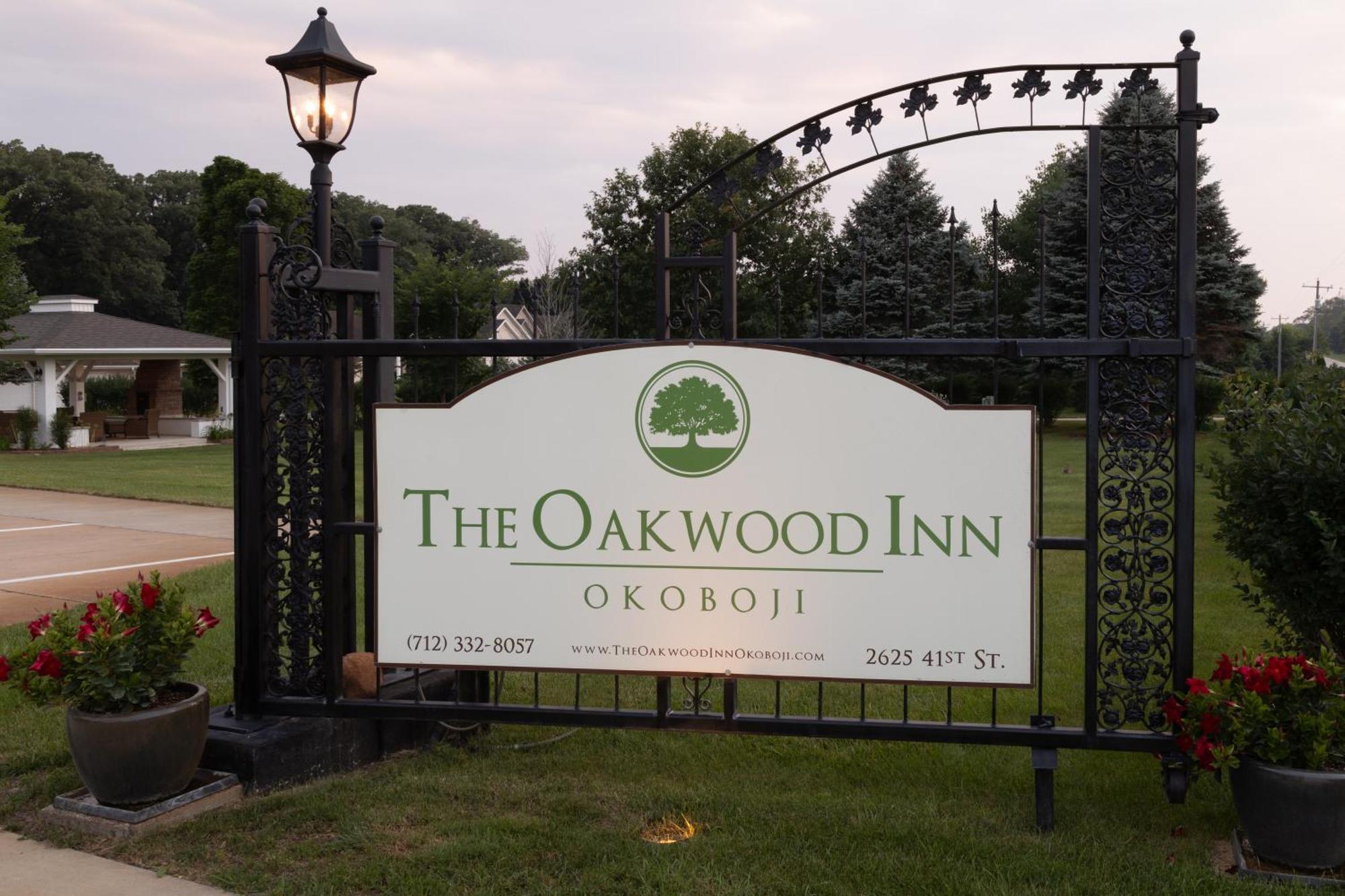 The Oakwood Inn Okoboji Ngoại thất bức ảnh