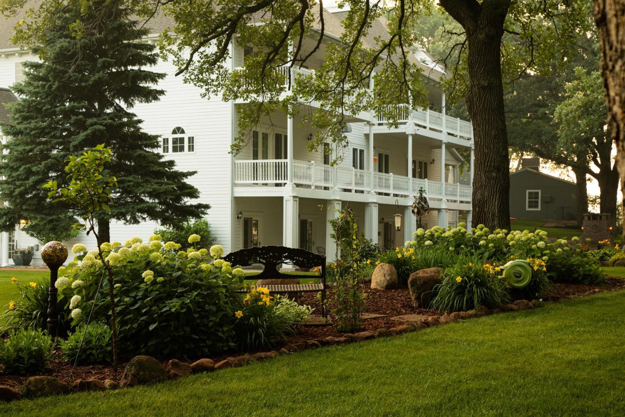 The Oakwood Inn Okoboji Ngoại thất bức ảnh