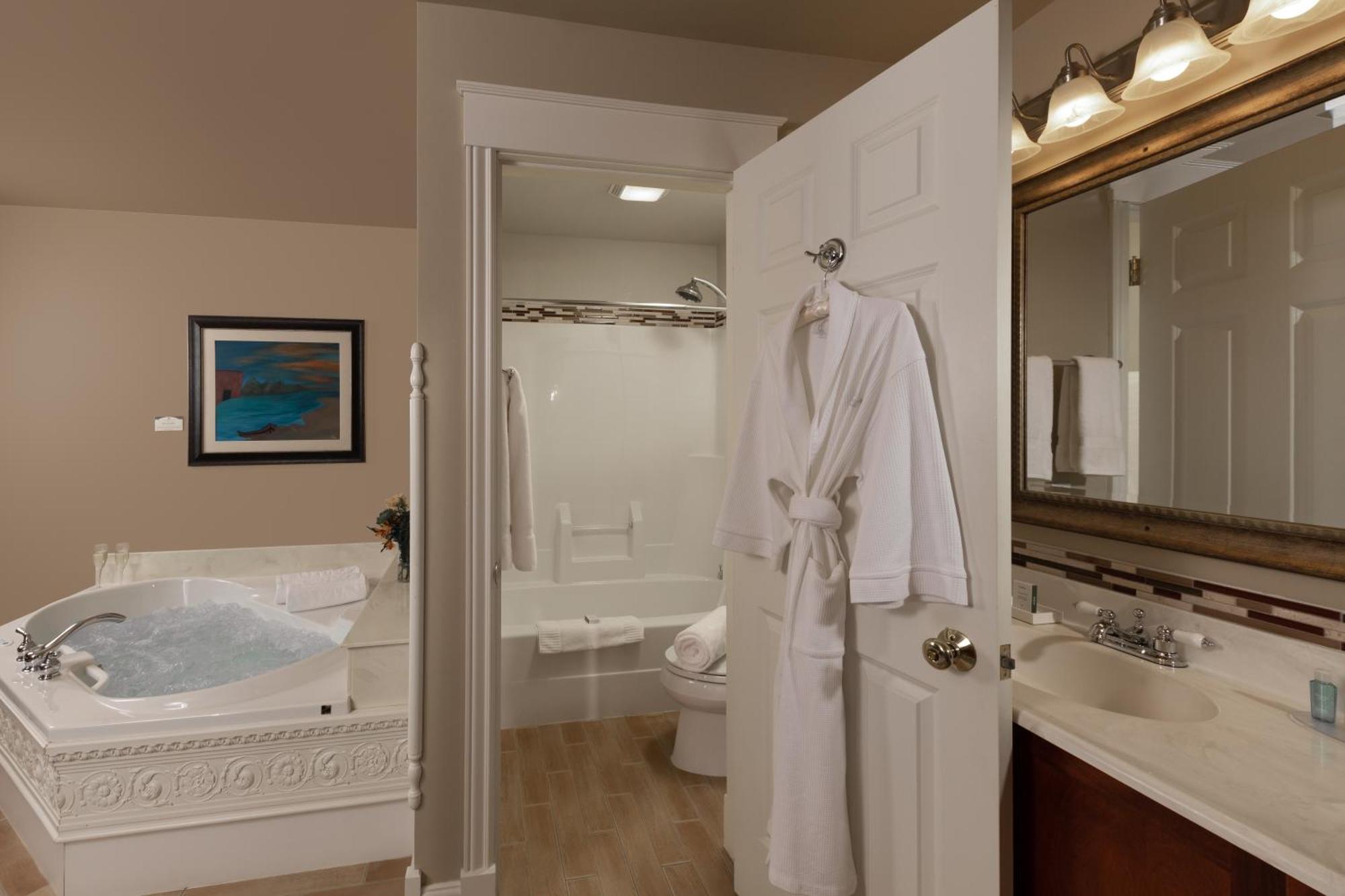 The Oakwood Inn Okoboji Ngoại thất bức ảnh