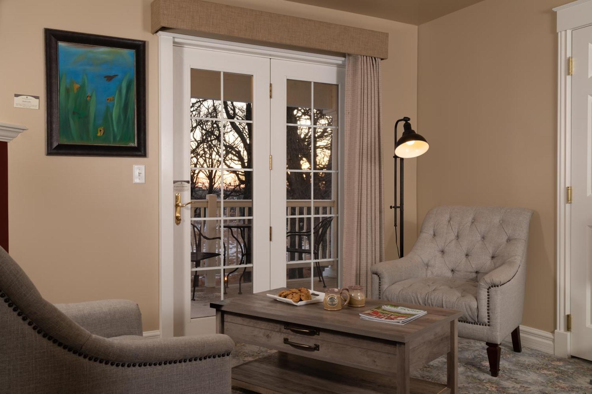 The Oakwood Inn Okoboji Ngoại thất bức ảnh