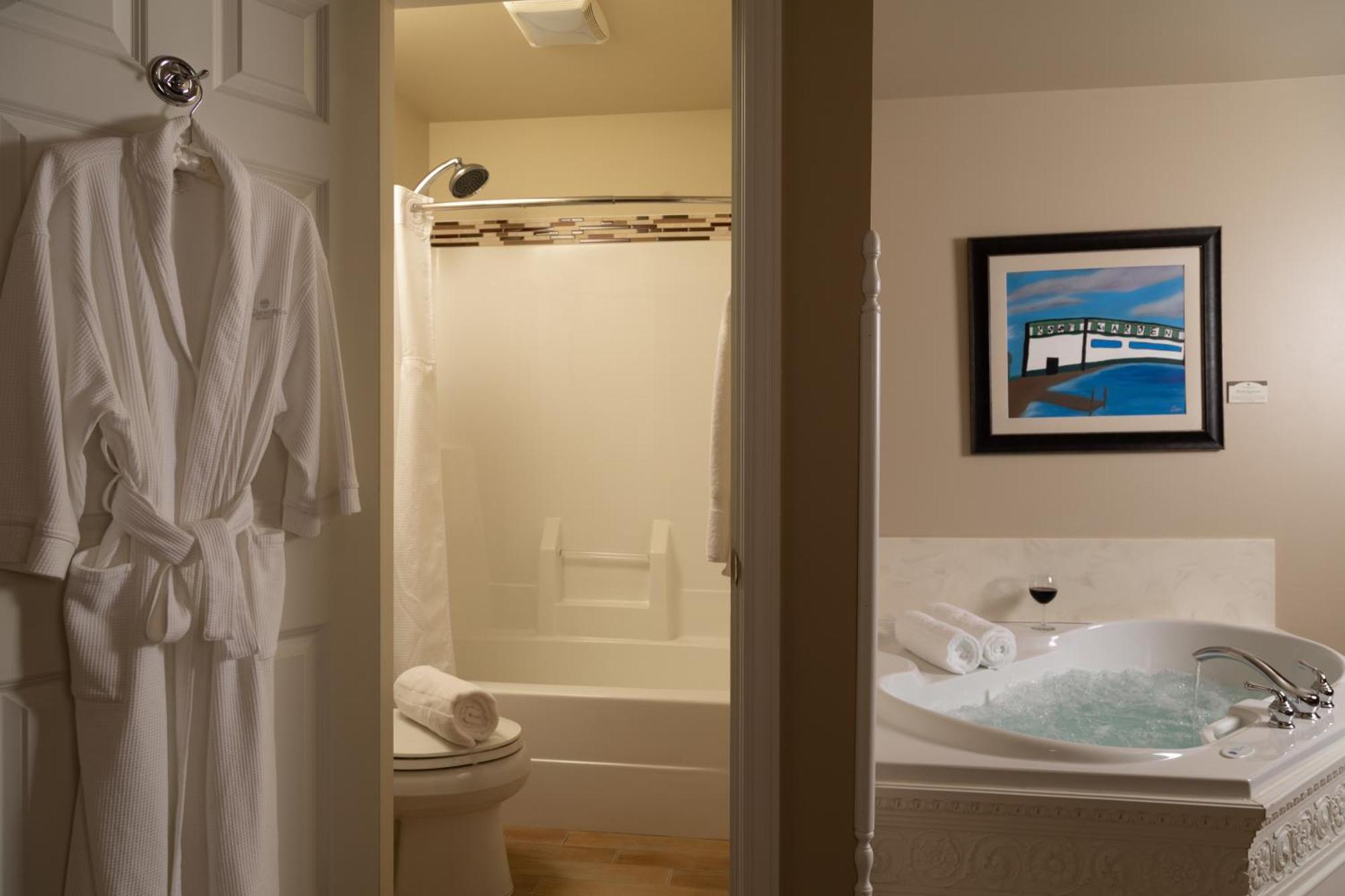 The Oakwood Inn Okoboji Ngoại thất bức ảnh