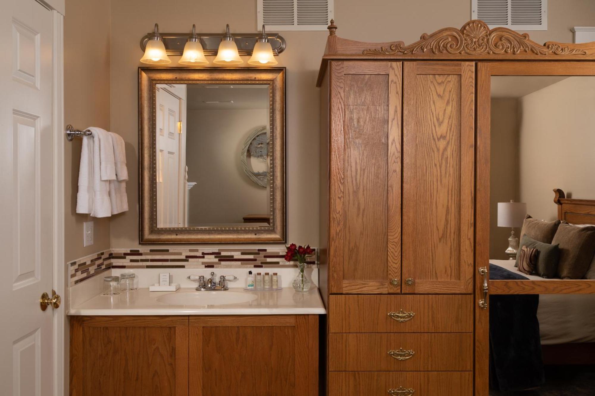 The Oakwood Inn Okoboji Ngoại thất bức ảnh