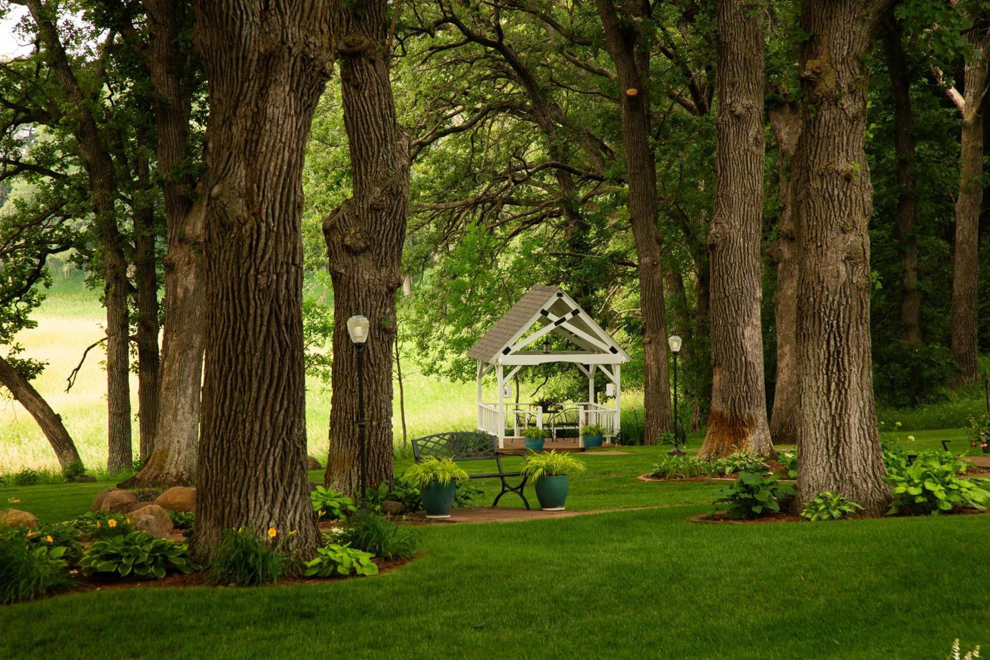 The Oakwood Inn Okoboji Ngoại thất bức ảnh